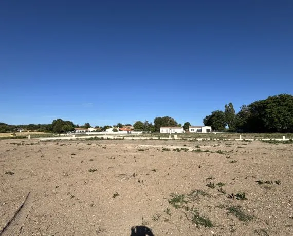Terrain à bâtir de 434 m² à GREZAC (17)