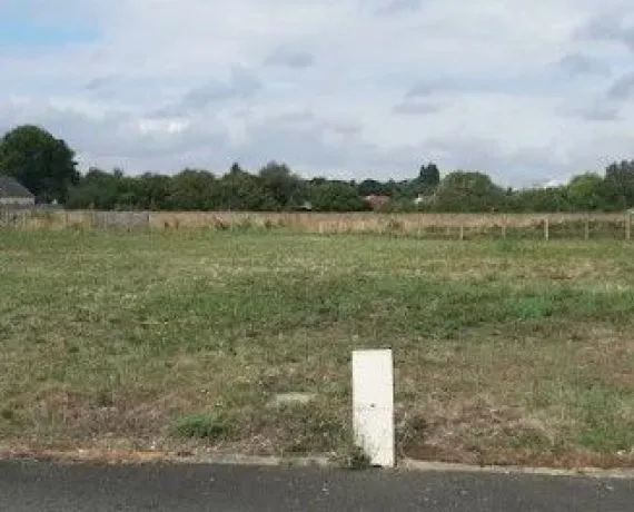 Terrain à bâtir de 910 m² à VERNEUIL-SUR-VIENNE (87)