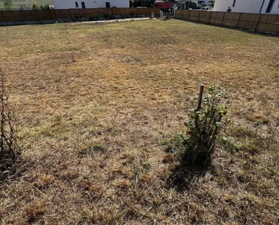 Terrain à bâtir de 912 m² à BREUILLET (17)